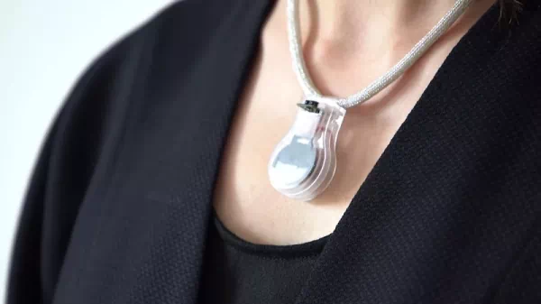 PULSE NECKLACE FROM NASA TO REDUCE THE SPREAD OF COVID 19